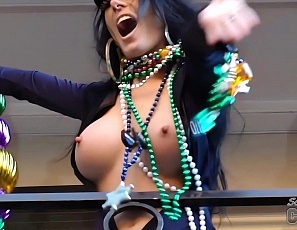 031212_mardi_gras_video_from_this_year_hot_girls_getting_naked_showing_huge_tits_in_public_new_orleans