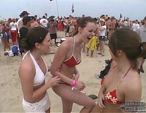 031403_south_padre_island_random_college_girls_showing_their_tits_and_pussy_to_lucky_cameraman