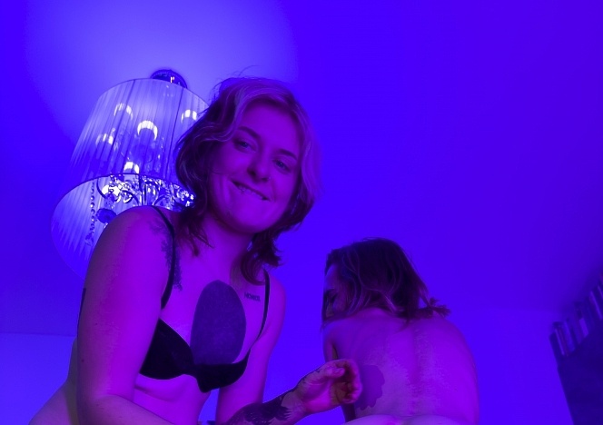 041726_brille_gives_poppy_an_extra_special_striptease_then_dildo_fucks_her_creamy_pussy_to_orgasm