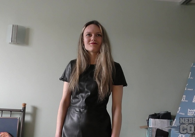 051018_hot_model_sarah2_using_a_hitachi_vibrator_and_a_dildo_to_get_herself_off_real_female_orgasm