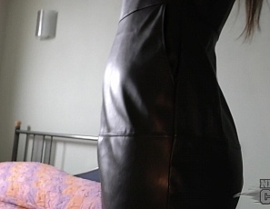 051018_hot_model_sarah2_using_a_hitachi_vibrator_and_a_dildo_to_get_herself_off_real_female_orgasm