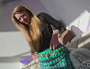 053025_casting_a_27_year_old_model_named_ferrari_amateur_model_on_the_couch_for_her_first_time_naked_video
