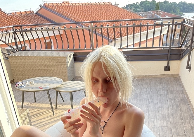 062222_sunset_dildo_masturbation_on_vacation_in_croatia_with_ingrida