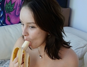 062922_vegan_girl_vanessa_klein_masturbating_strange_object_pussy_insertions_bananas_and_cucumbers