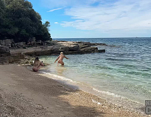 081826_little_bit_of_underwater_swimming_in_crystal_clear_water_italian_vacation_with_samanta_rouge_and_rosalinda