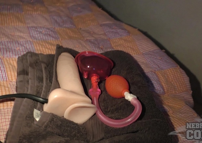 092517_nerdy_selena_stuffs_her_pussy_with_her_panties_then_vacuum_pumps_her_swollen_pussy_and_inflatable_dildo_pussy_lip_stretch_limit