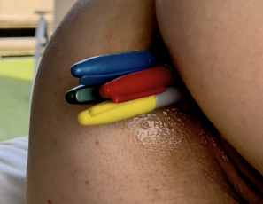 110624_melonie_anal_sharpie_challenge_opening_up_her_holes_for_the_camera